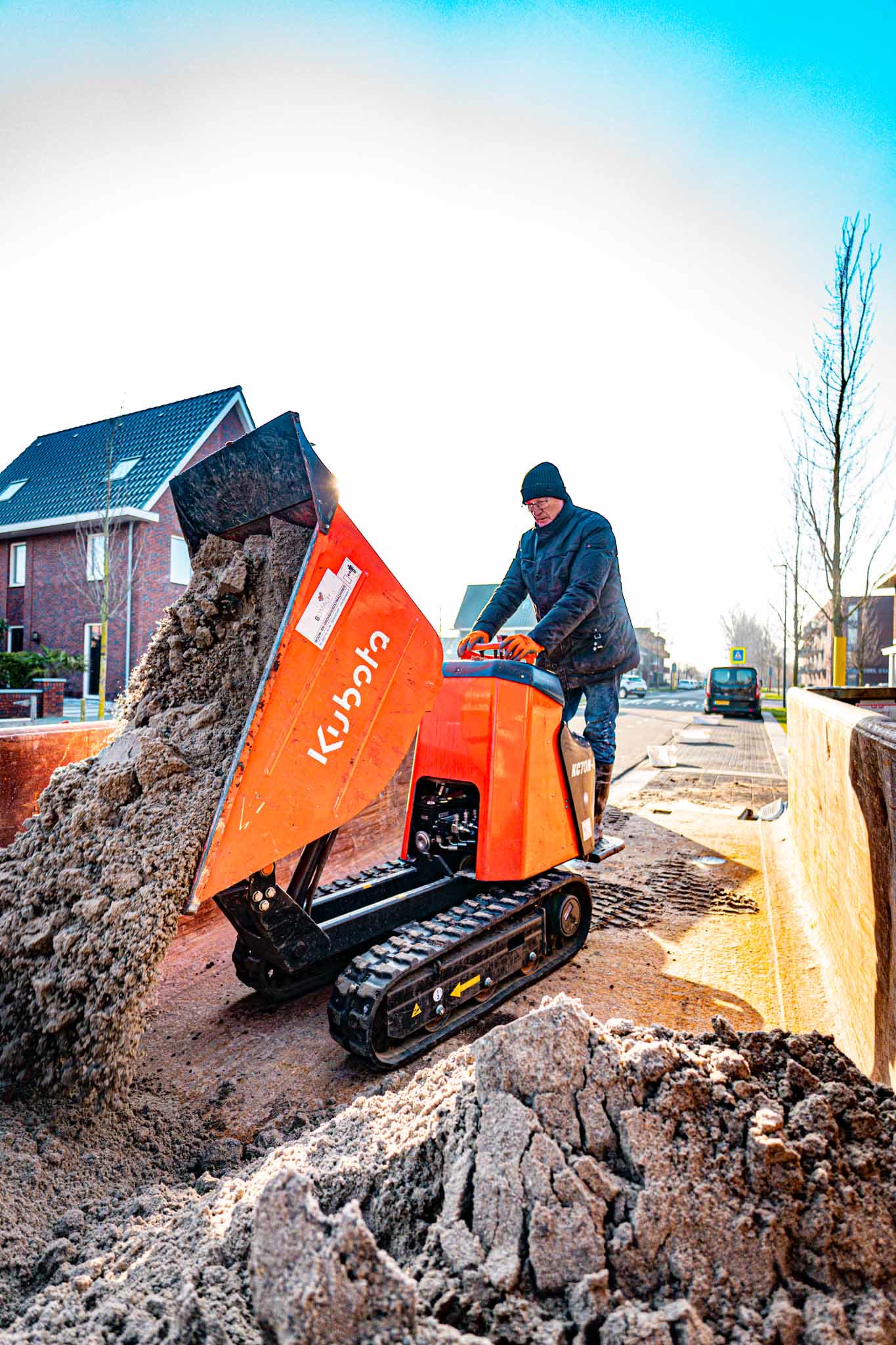 Graafmachine aan het werk op een bouwplaats van Kes Sloopwerk